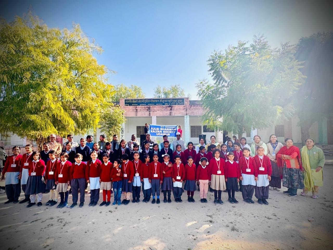 Exposure visit में उत्साहित छात्राएं